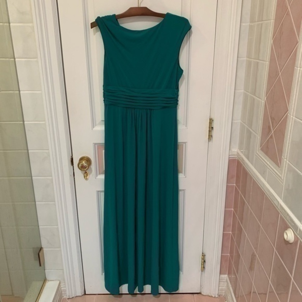 Green cap sleeve rouched waist gown size 14